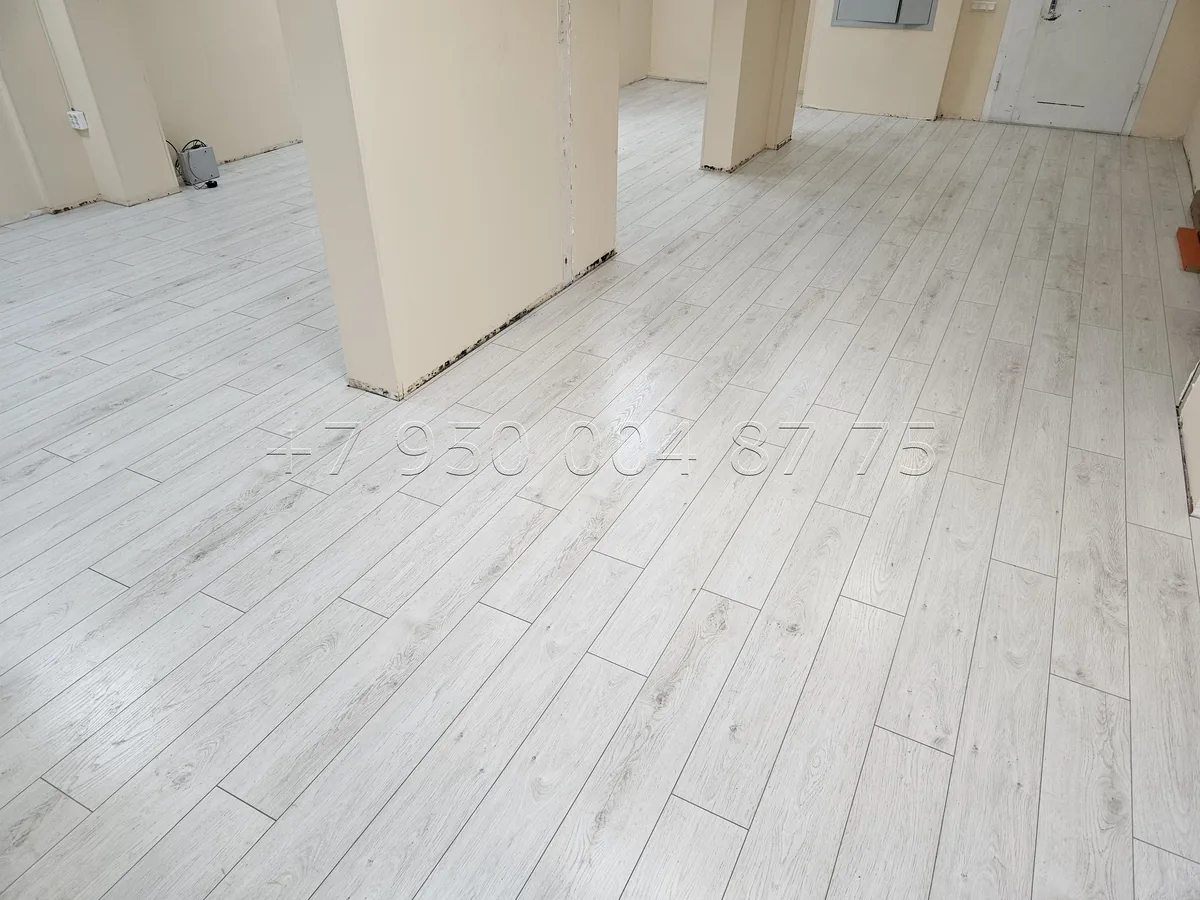 Укладка ламината в магазине — фото выполненной работы